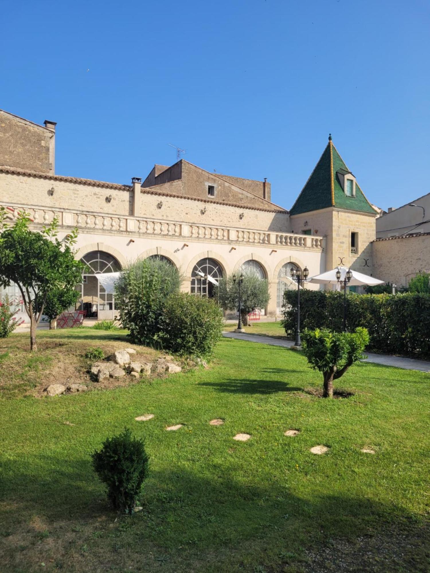Les Galeries De Beaulac Pezenas Bagian luar foto